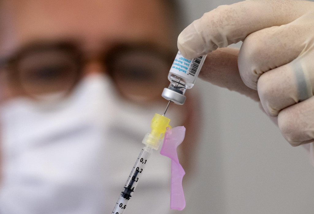 V posledných rokoch zaznamenávame v niektorých okresoch aj pri očkovaní proti čiernemu kašľu zaočkovanosť nižšiu ako 95 percent FOTO: Reuters