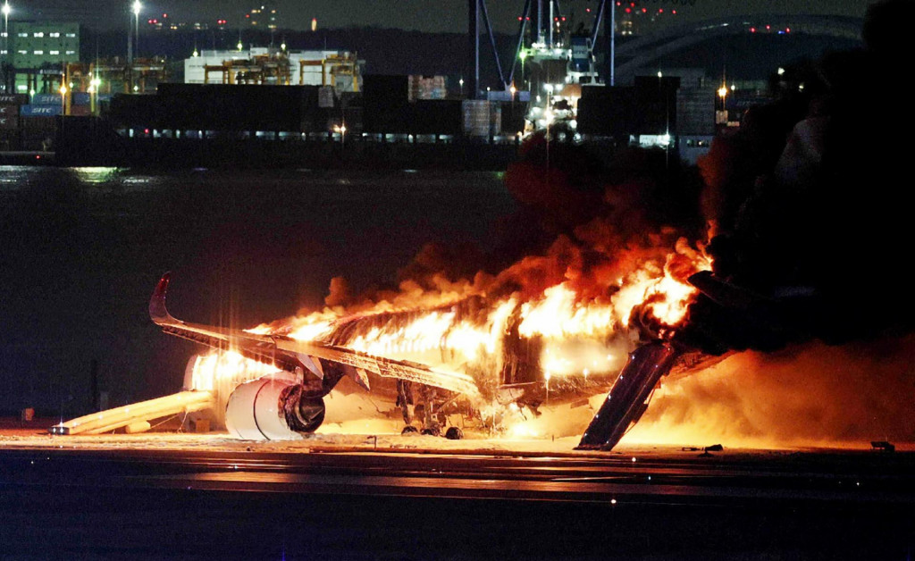 Zrážka lietadiel v Tokiu.