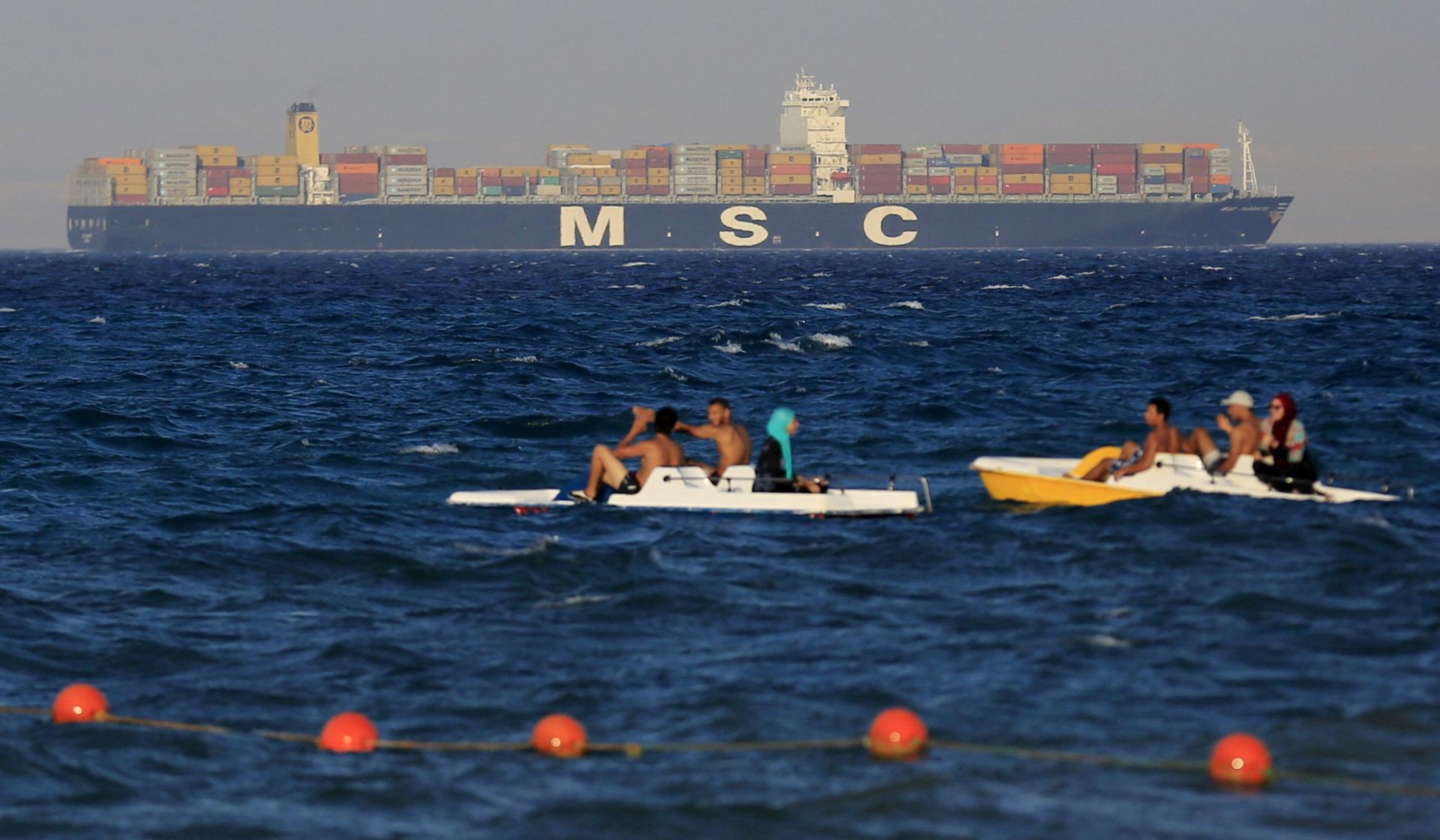 Kríza v Červenom mori predražuje námornú dopravu a môže zvýšiť infláciu, tvrdia analytici 