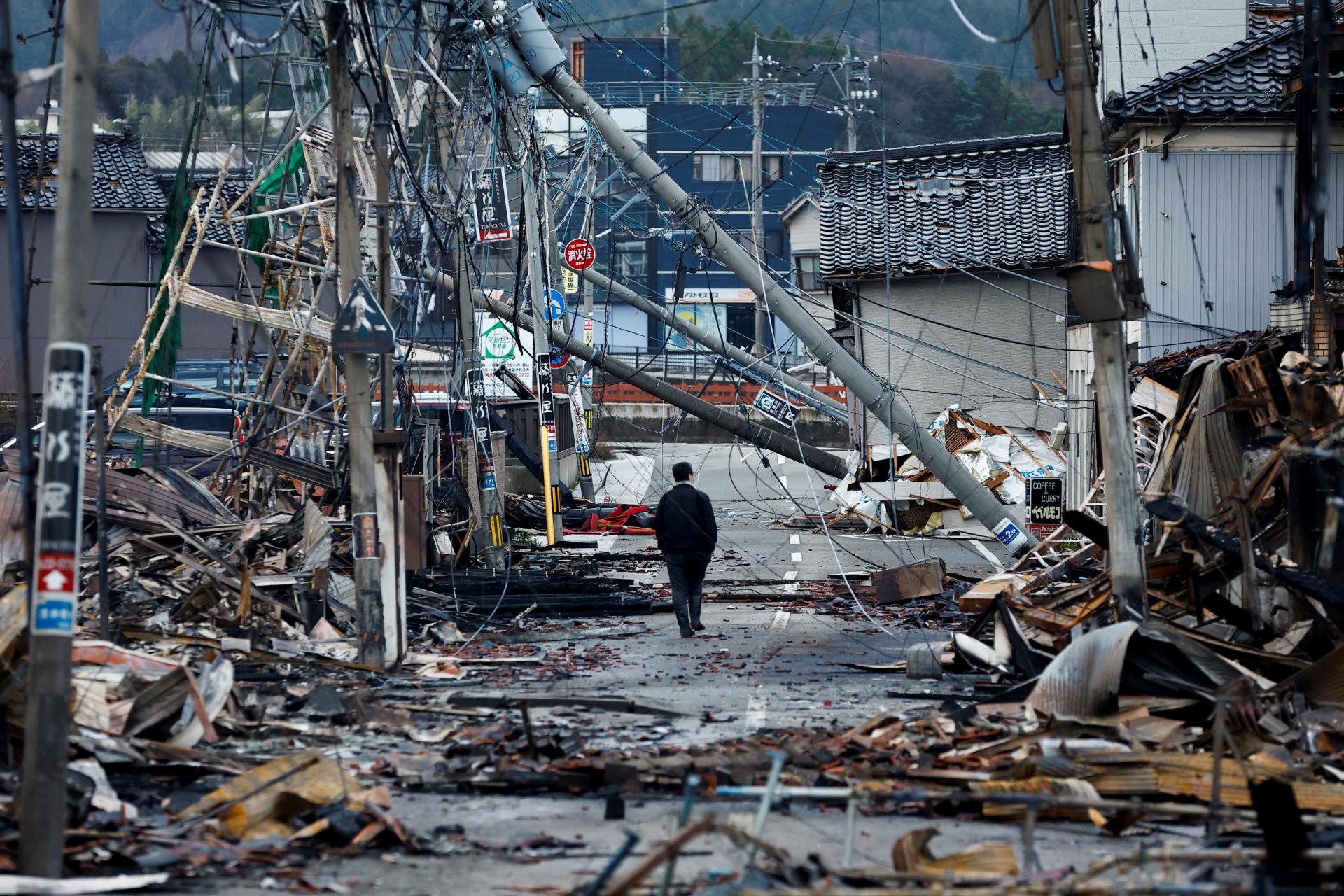 Záchranári v Japonsku bojujú s časom, zemetrasenie si doteraz vyžiadalo vyše 80 obetí