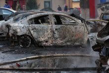 Zničení automobily v Belgorode po ukrajinskom útoku. FOTO: Reuters