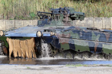 Obrnené bojové vozidlo pechoty Marder nemeckej armády Bundeswehr. FOTO: Reuters