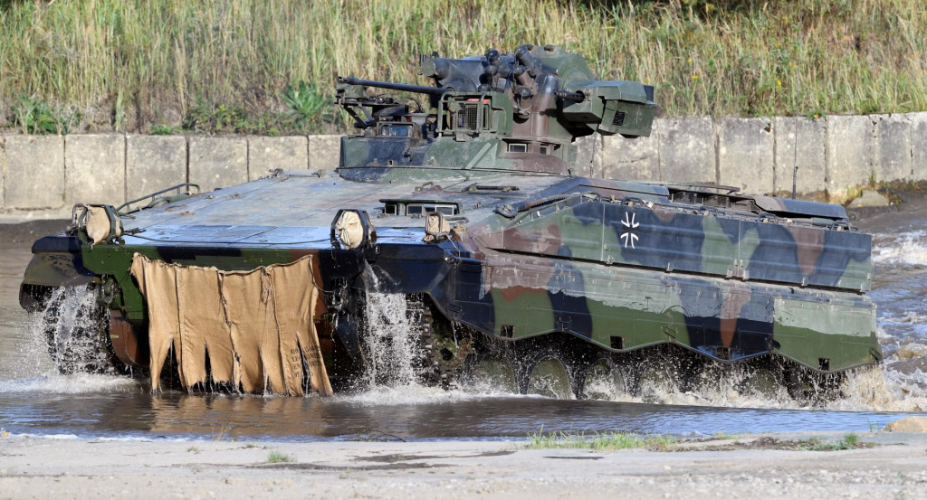 Obrnené bojové vozidlo pechoty Marder nemeckej armády Bundeswehr. FOTO: Reuters