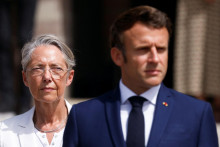 Francúzsky prezident Emmanuel Macron francúzska premiérka Elisabeth Borneová. FOTO: REUTERS