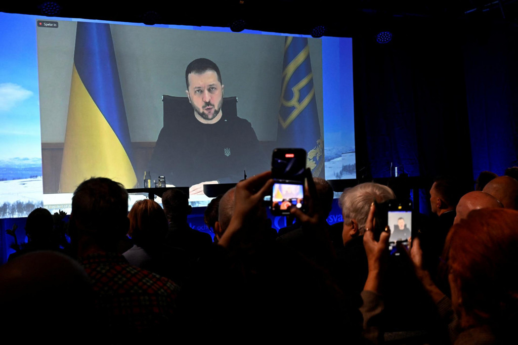 Ukrajinský prezident Volodymyr Zelenskyj sa zúčastnil na obrannej konferencii vo Švédsku prostredníctvom videoprenosu. FOTO: REUTERS