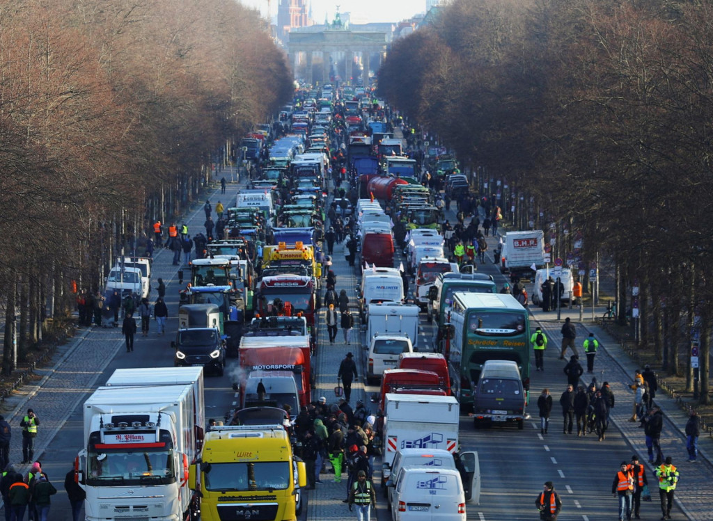Blokáda Berlína nemeckými farmármi ochromila ekonomiku, no následky môžu byť omnoho horšie. FOTO: REUTERS