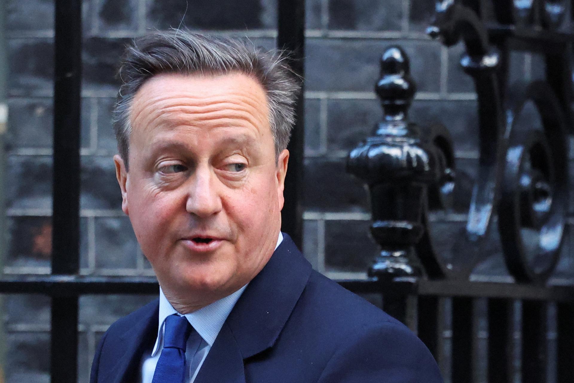 Šéf britskej diplomacie Cameron sa obáva, že Izrael mohol v Gaze porušiť medzinárodné právo