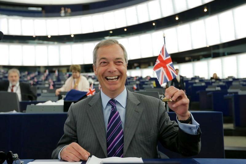 Blíži sa ľavicový armagedon. Farage ťahá za nitky a krajná pravica straší mocných