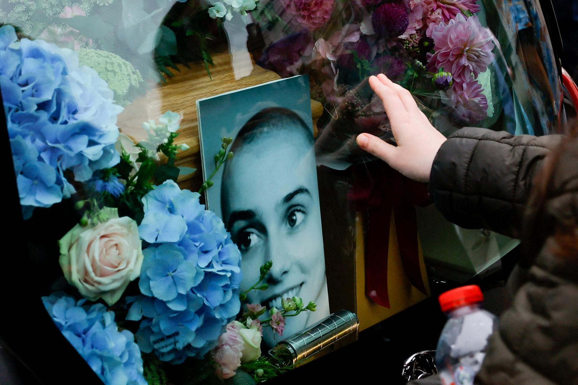 Írska speváčka Sinéad O’Connor zomrela podľa britských úradov prirodzenou smrťou