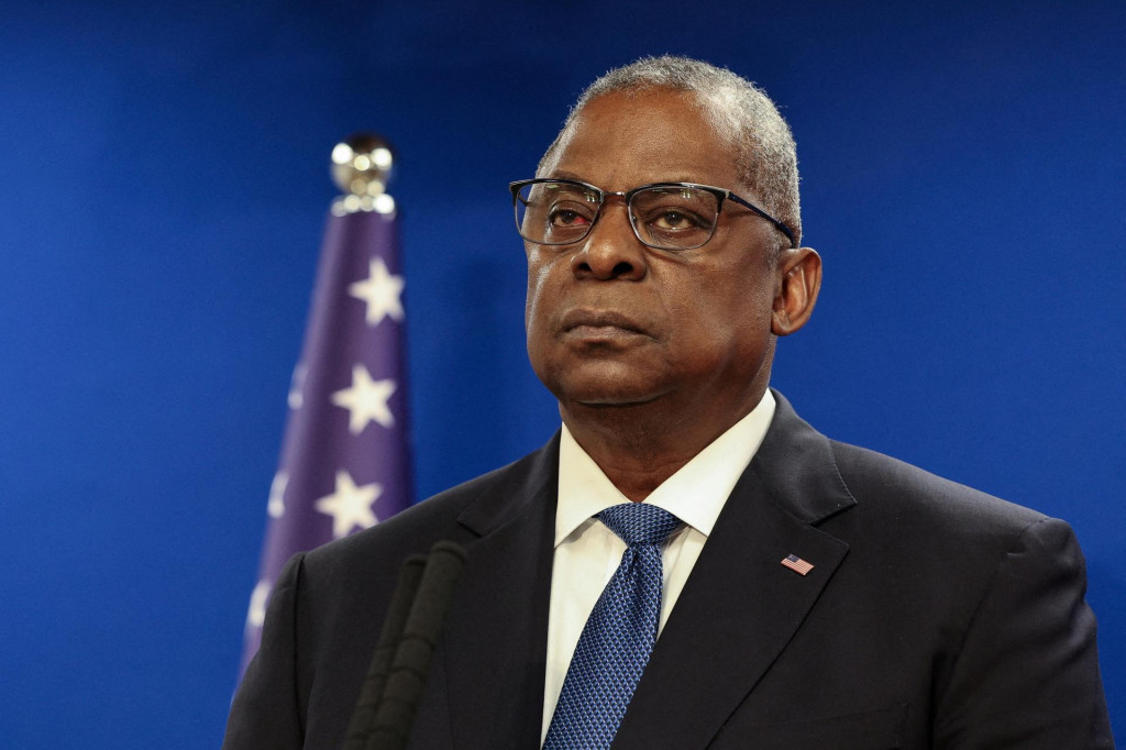 FILE PHOTO: U.S. Secretary of Defense Lloyd Austin looks on during a joint press conference with Israeli Defense Minister Yoav Gallant at Israel‘s Ministry of Defense in Tel Aviv, Israel December 18, 2023. REUTERS/Violeta Santos Moura/File Photo FOTO: Violeta Santos Moura