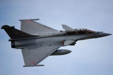 Stíhačka francúzskeho letectva Rafale. Bez týchto strojov by sa krajina dostala na okraj záujmu. FOTO: Reuters
