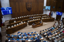 Poslanci Národnej rady Slovenskej republiky počas rokovania 6. schôdze parlamentu. FOTO: TASR/Jakub Kotian