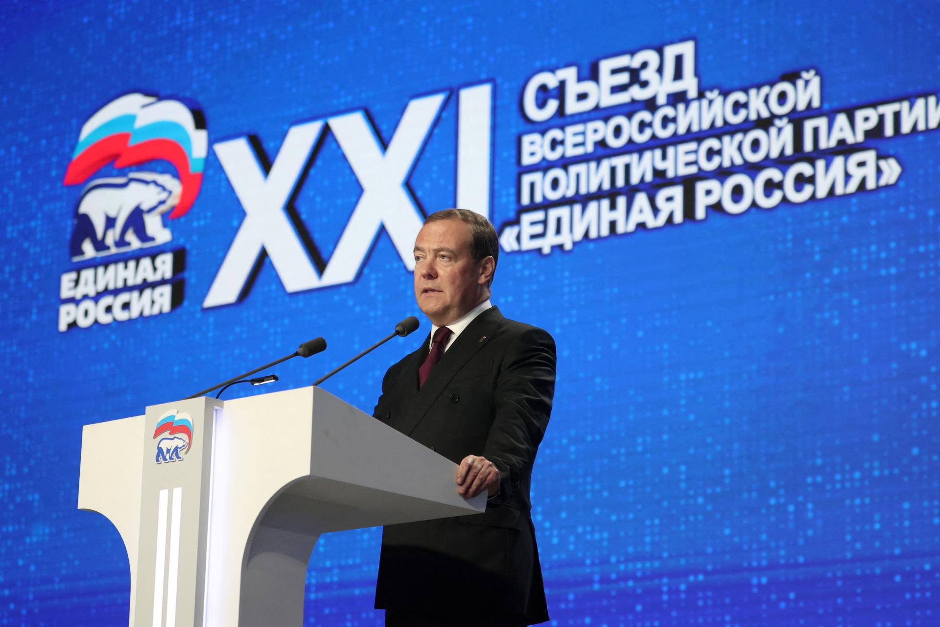 Medvedev hrozí Ukrajine použitím jadrových zbraní. Varuje Kyjev pred využitím doletu západných zbraní