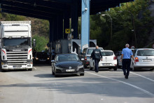 Hraničný prechod medzi Kosovom a Srbskom. FOTO: Reuters