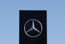 Logo spoločnosti Mercedes-Benz. FOTO: Reuters