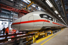 Vysokorýchlostný vlak Deutsche Bahn ICE. FOTO: Reuters