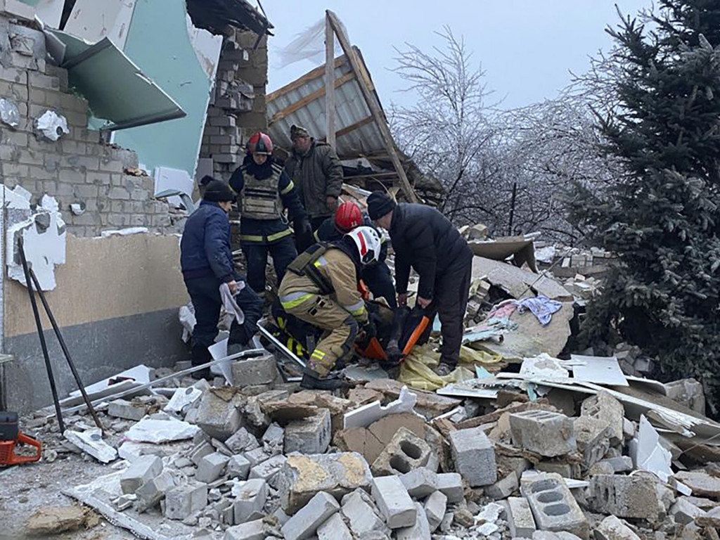 Rusko od nového roka zintenzívnilo bombardovanie ukrajinských miest. Naši východní susedia sa však zatiaľ útokom efektívne bránia. FOTO: TASR/AP