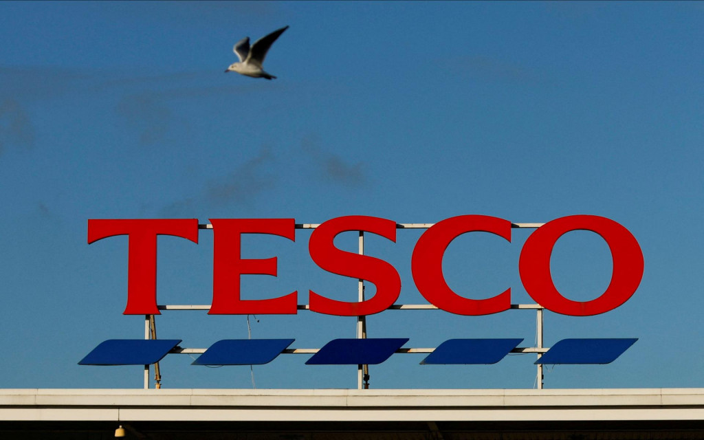 Logo britského maloobchodného reťazca Tesco. FOTO: Reuters