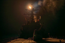 Raketa je odpálená z vojnovej lode počas koaličnej operácie pod vedením USA proti vojenským cieľom v Jemene. FOTO: Reuters