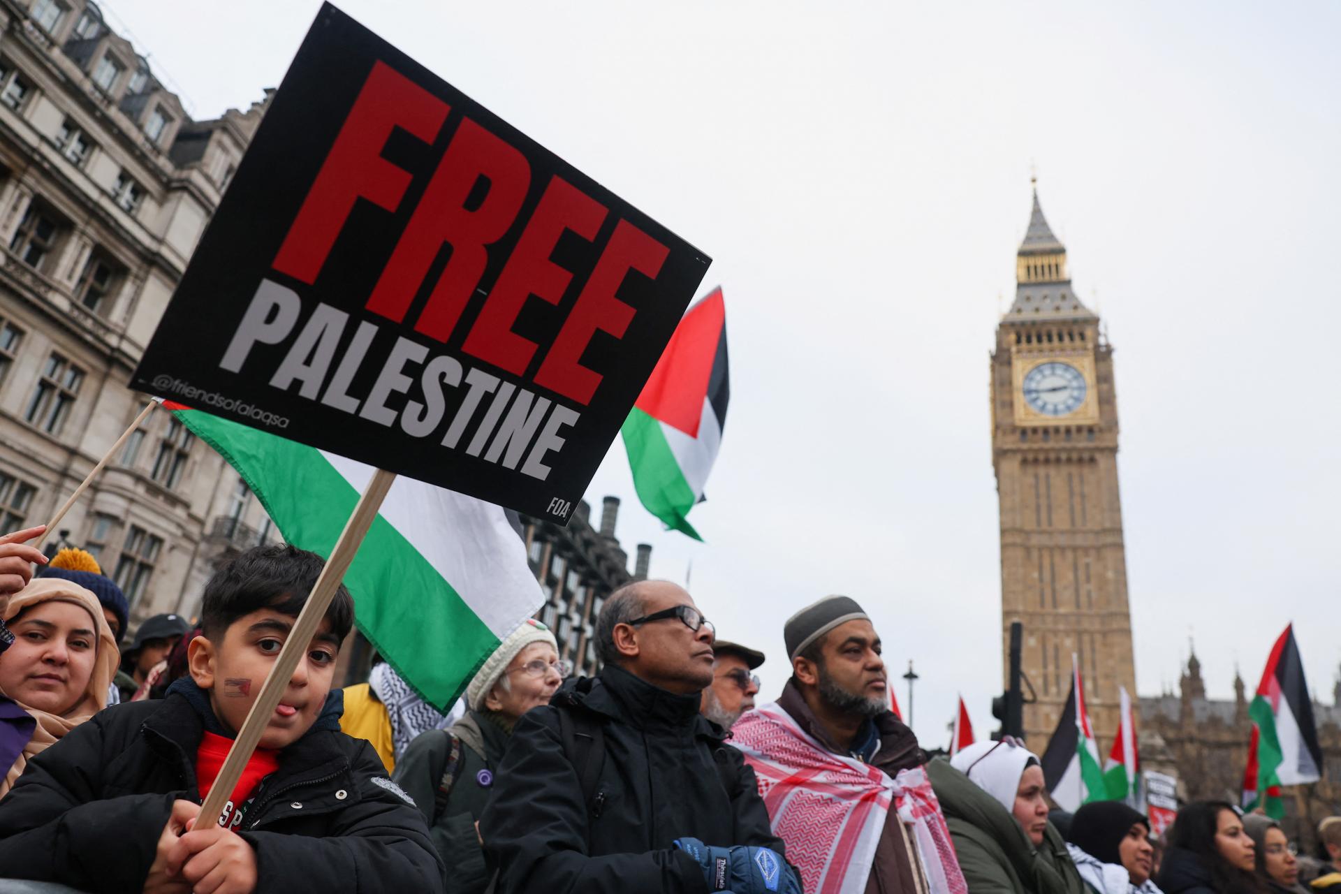 V Londýne pochodovali tisíce ľudí na podporu Palestínčanov