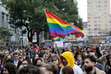 Snímka z pochodu za odsúdenie nenávisti voči LGBTI komunite v Bratislave 14. októbra 2022.