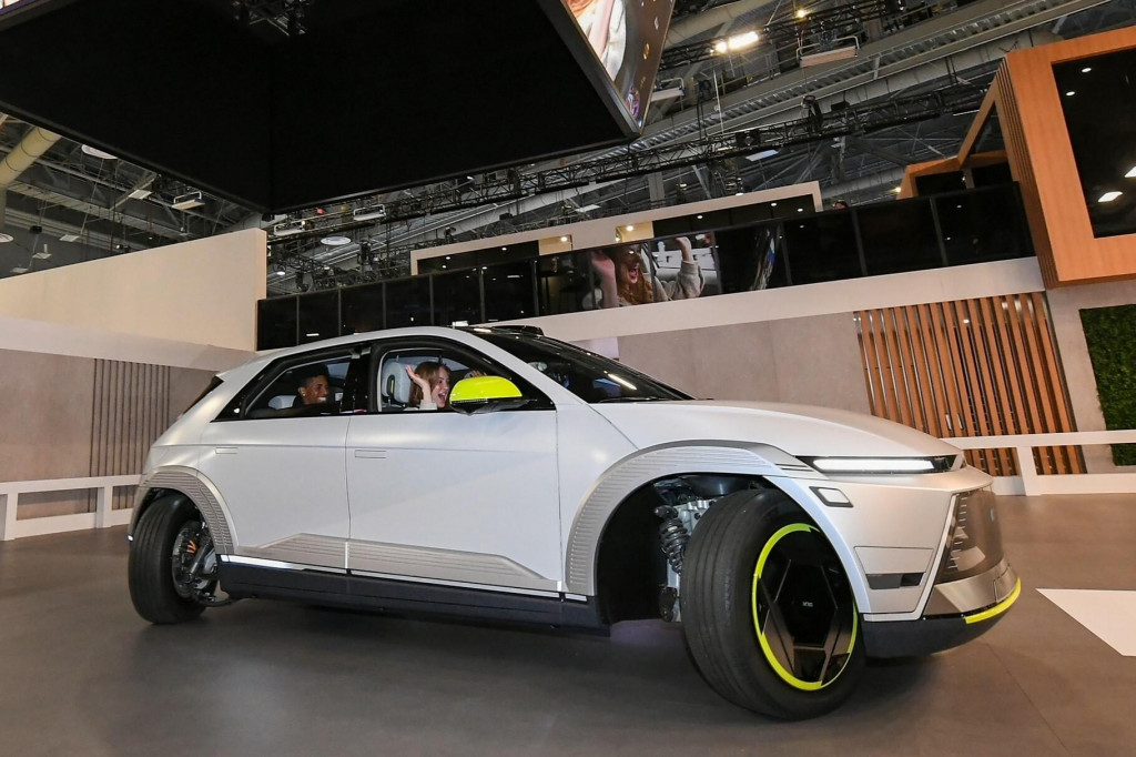 Hyundai Mobis - MOBION s funkciou e-Corner System