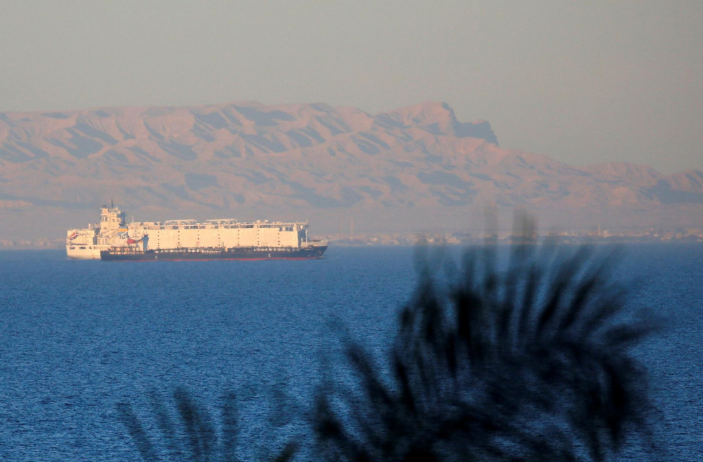Ilustračná fotografia. Kontajnerové lode sa plavia cez Suezský záliv smerom k Červenému moru pred vstupom do Suezského prieplavu v El Ain El Sokhna. FOTO: Reuters