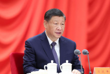 Čínsky prezident Si Ťin-pching vystupuje s príhovorom k protikorupčnej agentúre Komunistickej strany Číny v Pekingu. Korupcia a populačná kríza sú štrukturálnymi problémami krajiny. FOTO: TASR