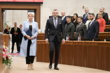 Prezidentku Čaputovú uviedol do pléna parlamentu jeho šéf Pellegrini. FOTO: TASR/P. Neubauer