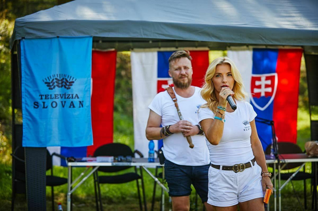 Martinu Šimkovičovú a Petra Kotlára z TV Slovan zvolili na kandidátke SNS do parlamentu. FOTO: Facebook/Televízia Slovan