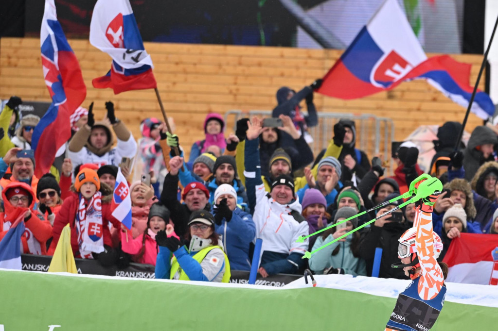 Na snímke slovenská lyžiarka Petra Vlhová sa teší v cieli po víťazstve v slalome Svetového pohára v alpskom lyžovaní v slovinskej Kranjskej Gore v nedeľu 7. januára 2024. FOTO: TASR/Martin Baumann