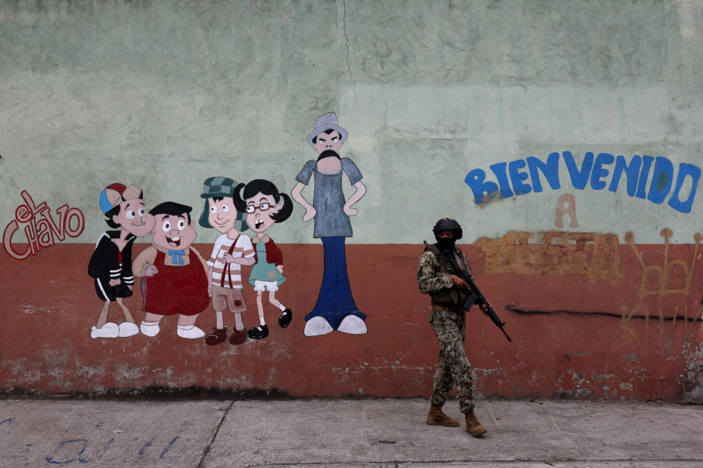 Ekvádorská armáda v uliciach. FOTO: REUTERS
