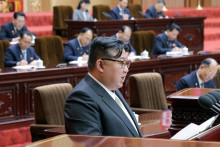 Severokórejský vodca Kim Čong-un na 10. zasadnutí 14. Najvyššieho ľudového zhromaždenia Kórejskej ľudovodemokratickej republiky v zjazdovej sále Mansudae v Pchjongjangu. FOTO: REUTERS