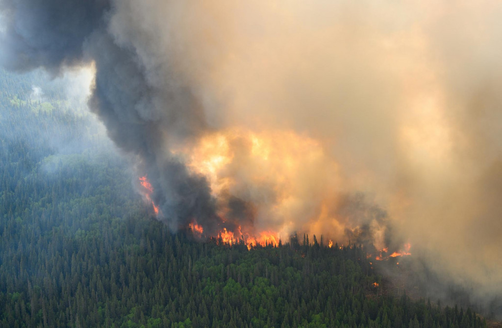 Lesný požiar v kanadskej provincii Quebec. FOTO: Reuters