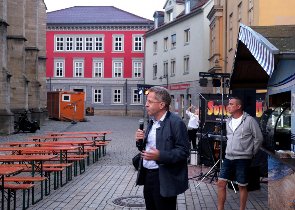 Hans-Georg Maassen oslovuje priaznivcov vo svojom volebnom obvode Meiningen v Nemecku. FOTO: REUTERS