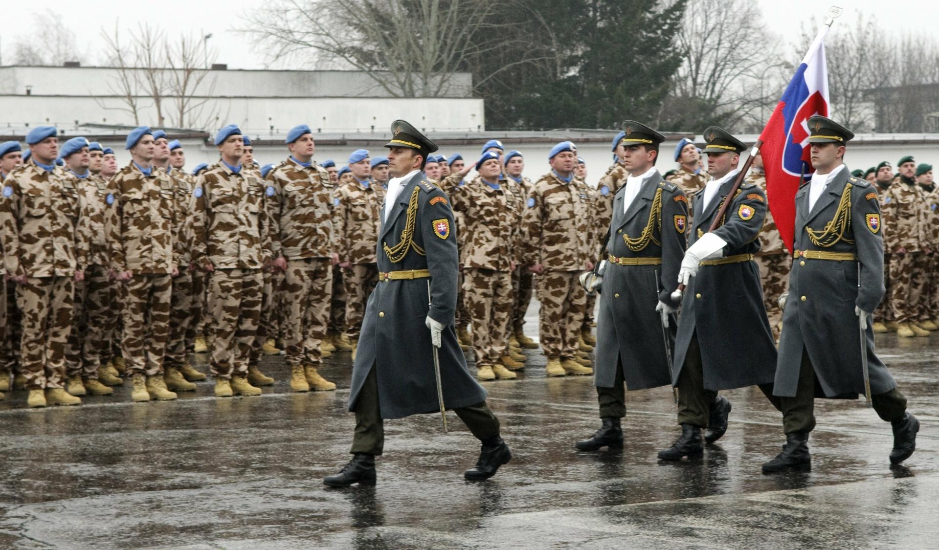 Prví španielski vojaci sú už na Slovensku, v lete prevezmú velenie jednotky NATO