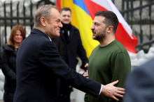 Ukrajinský prezident Volodymyr Zelenskij sa stretol s poľským premiérom Donaldom Tuskom. FOTO: Reuters