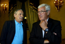Taliansky futbalový tréner Marcello Lippi (vpravo) l s bývalým reprezentantom Gigim Rivom. FOTO: Reuters