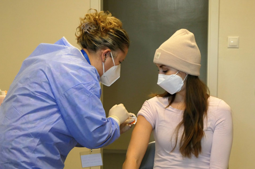 Očkovanie proti covidu vo veľkokapacitnom očkovacom centre v Žiline. FOTO: TASR/Erika Jurčová