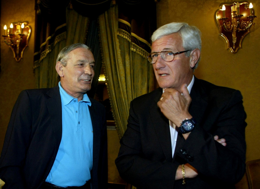 Taliansky futbalový tréner Marcello Lippi (vpravo) l s bývalým reprezentantom Gigim Rivom. FOTO: Reuters