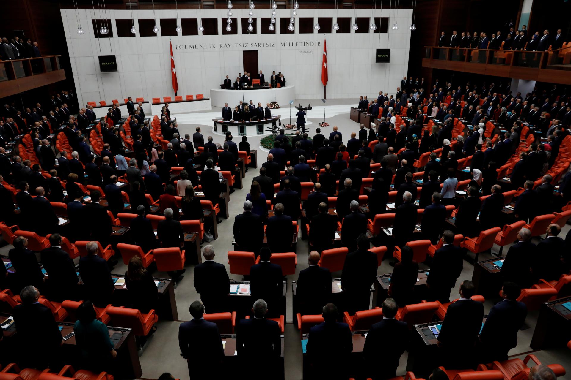 Turecký parlament ratifikoval vstup Švédska do NATO. Dokončiť ju musí ešte Erdogan
