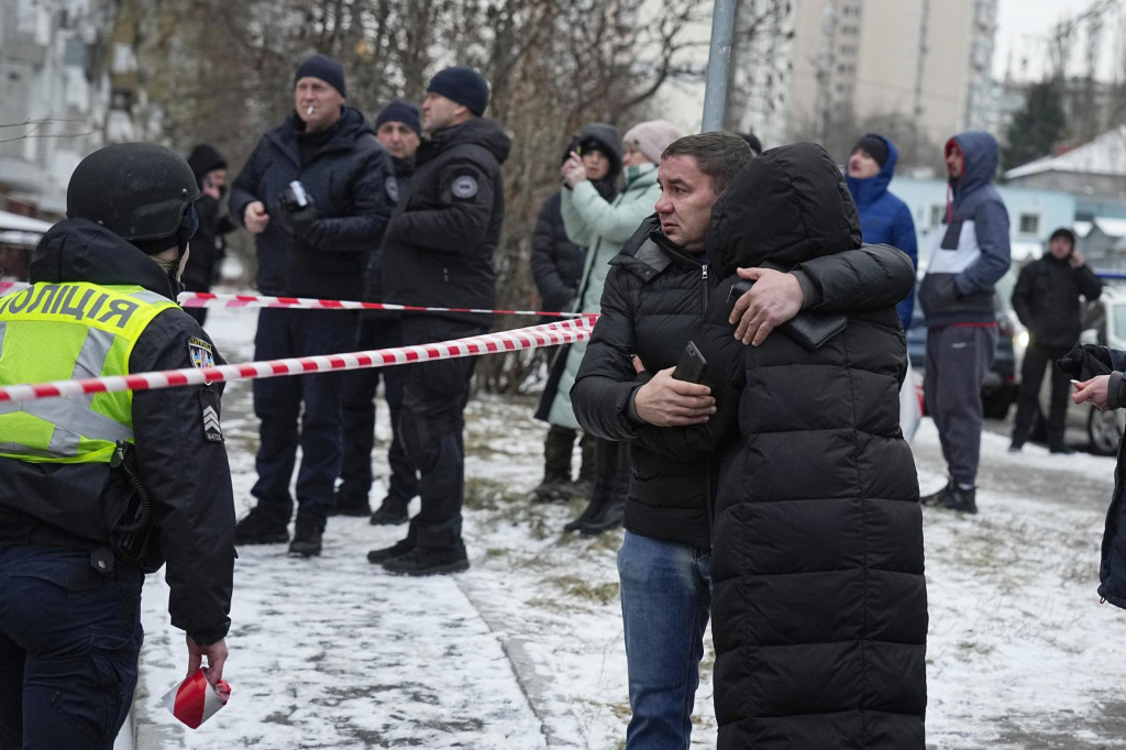 Raketovým útokom dnes čelil tiež Kyjev. FOTO: TASR/AP
