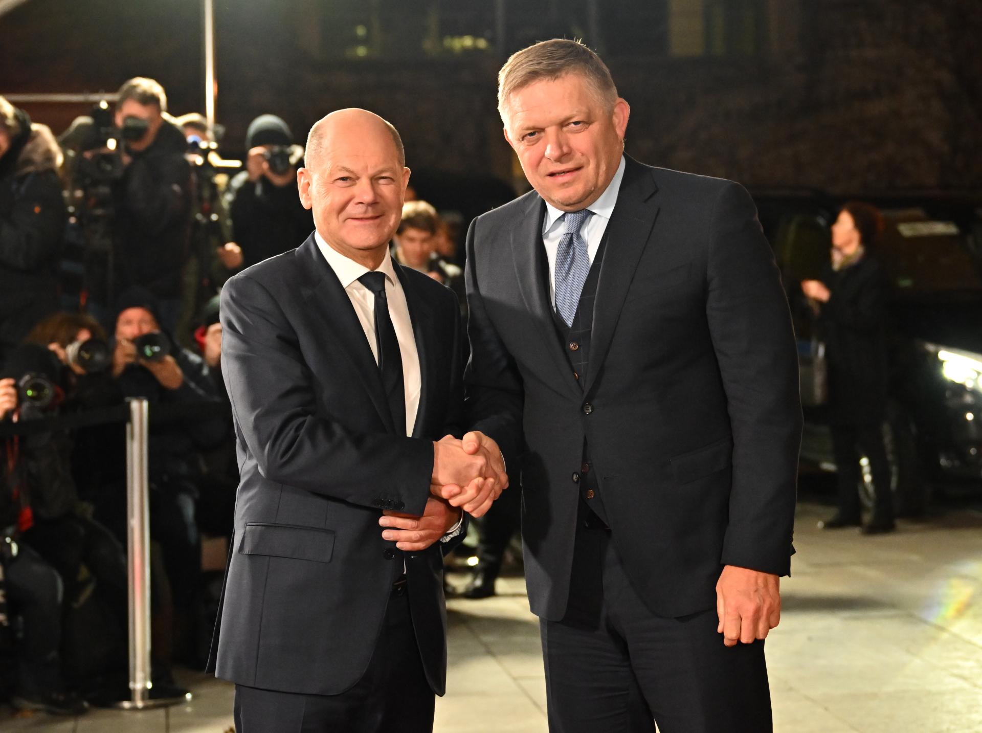 Vzťahy Slovenska a Nemecka rozdielne názory nezaťažujú. Ukrajina má európsku perspektívu, tvrdí Fico