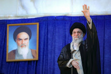 Iránsky vodca Alí Chamenei podpísal s Ruskom 20-ročnú zmluvu o spolupráci. FOTO: The New York Times