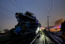 Pri českom meste Karviná sa stretol vlak s nákladným vozidlom, nehodu neprežil rušňovodič. FOTO: X/Policie ČR