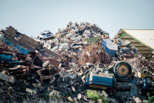 V hierarchii nakladania s odpadmi je skládkovanie na poslednom mieste. Prednosť dostáva hlavne predchádzanie odpadom a aj energetické zhodnocovanie. FOTO: Unsplash