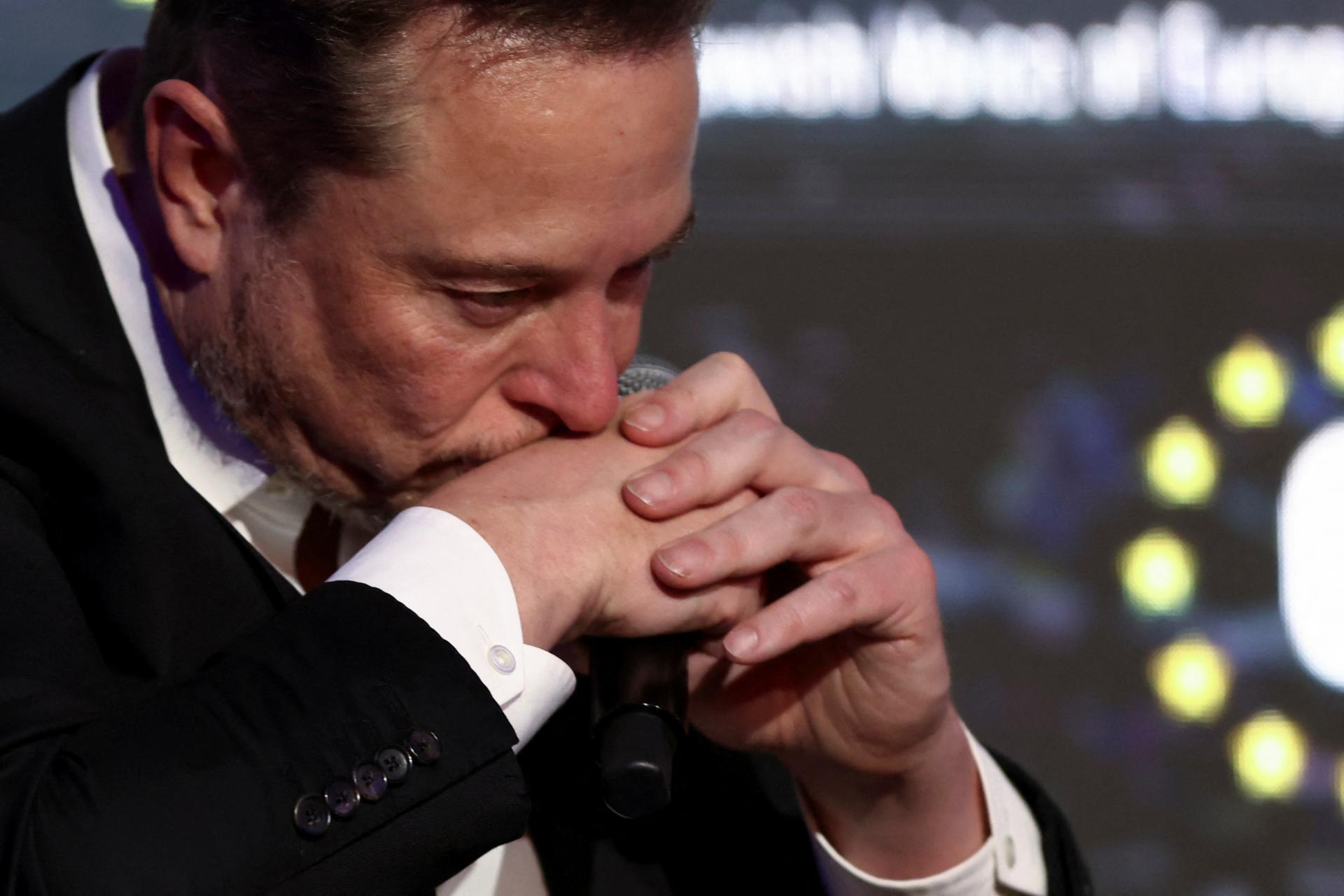 Elon Musk za deň stratil miliardy, výhovorka neobstojí. Prepadá sa do jamy zatratenia?
