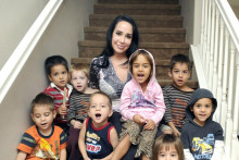 Nadya Sulemanová s niektorými so svojich detí