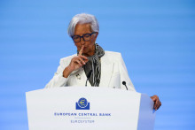 Prezidentka ECB Christine Lagardová gestikuluje na tlačovej konferencii po januárovom zasadnutí Rady guvernérov, ktoré prinieslo posun očakávaní znižovania úrokových sadzieb. FOTO: REUTERS