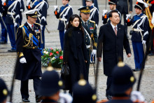 Juhokórejský prezident Yoon Suk Yeol a jeho manželka Kim Keon Hee. FOTO: Reuters